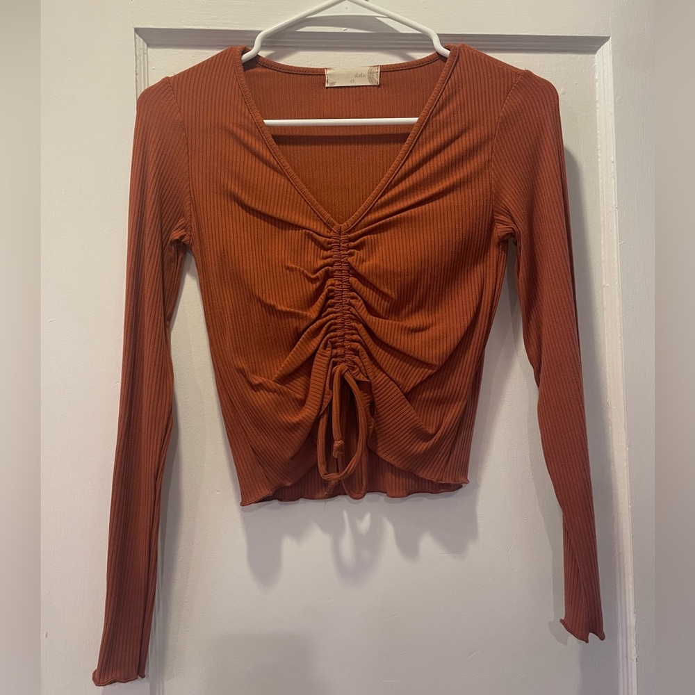 Alter’d State burnt orange rubbed cropped long sleeve scrunch top with tie